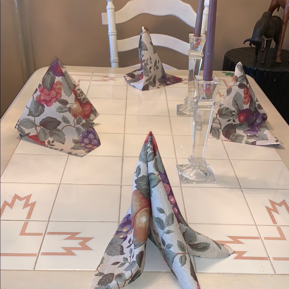 4 Sonoma rare vintage like new fruit design dinner napkins